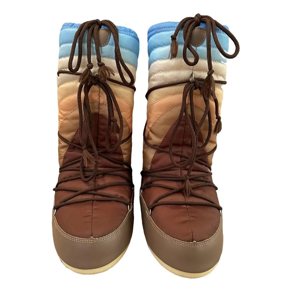 Moon boots